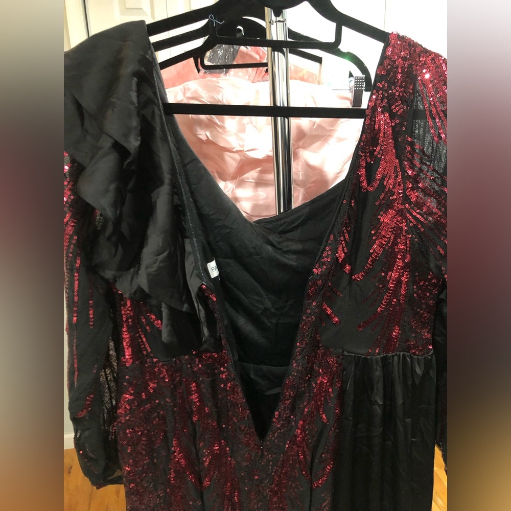 Plus Size Asymmetrical Ruffle Trim Mermaid Hem Graphic Sequin Formal Dress - Picture 10 of 11